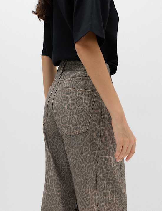 Mid Rise Animal Barrel Jeans