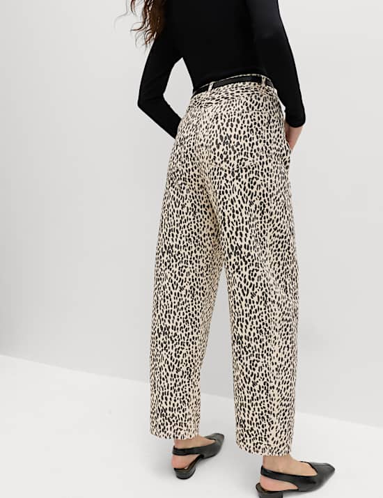 Jean taille normale coupe barrel &agrave; imprim&eacute; animal