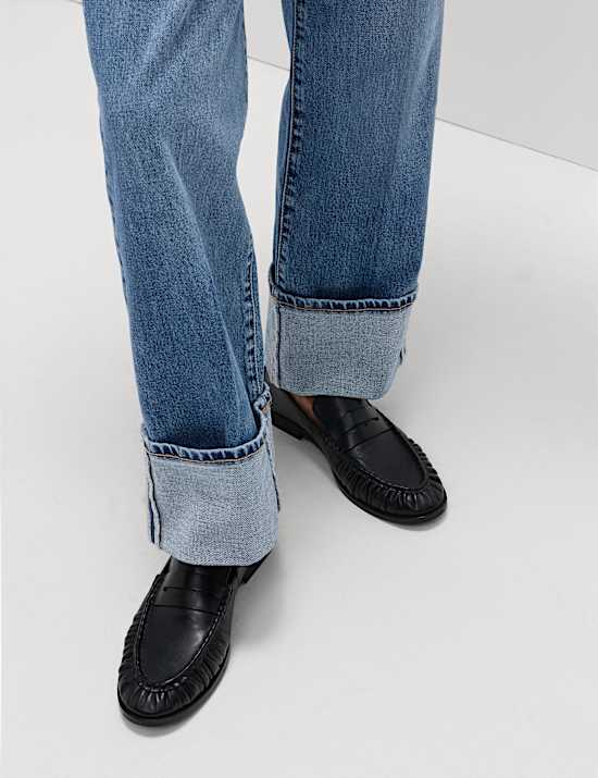 ג'ינס פרימיום בגזרה רחבה עם מכפלת מקופלת