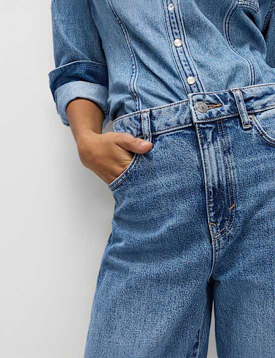 ג'ינס פרימיום בגזרה רחבה עם מכפלת מקופלת