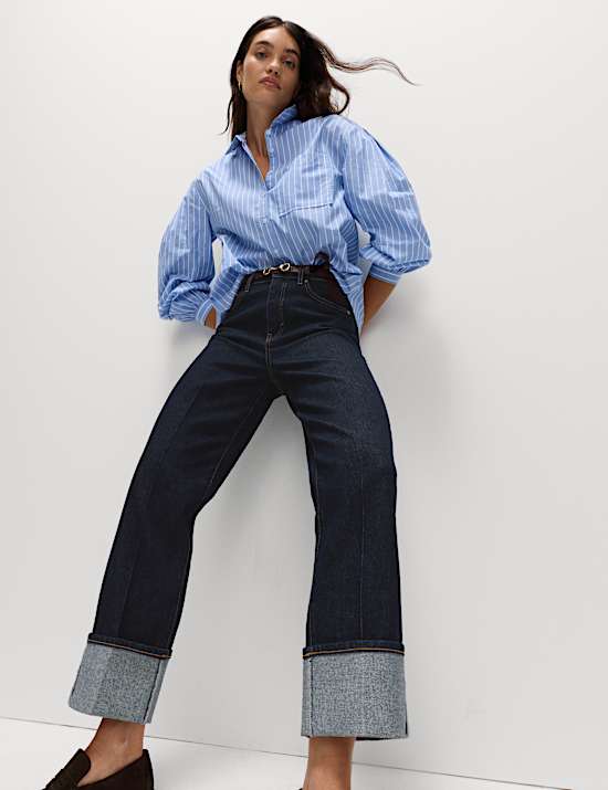 Hochwertige Jeans mit weitem Bein und Umschlag