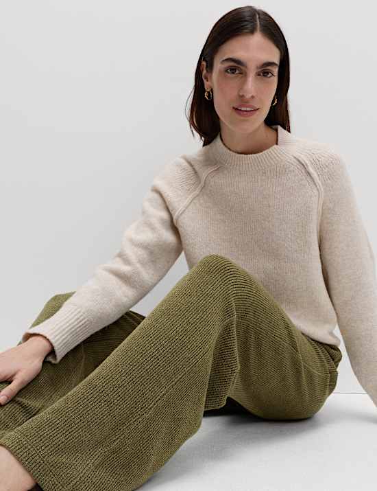 Geborstelde, geribbelde broek met wijde pijpen