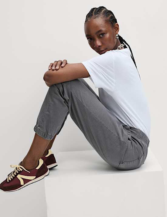 Joggingbroek van katoenmix met slanke pasvorm
