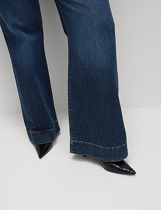 Patch Pocket Flare High Waisted Jeans