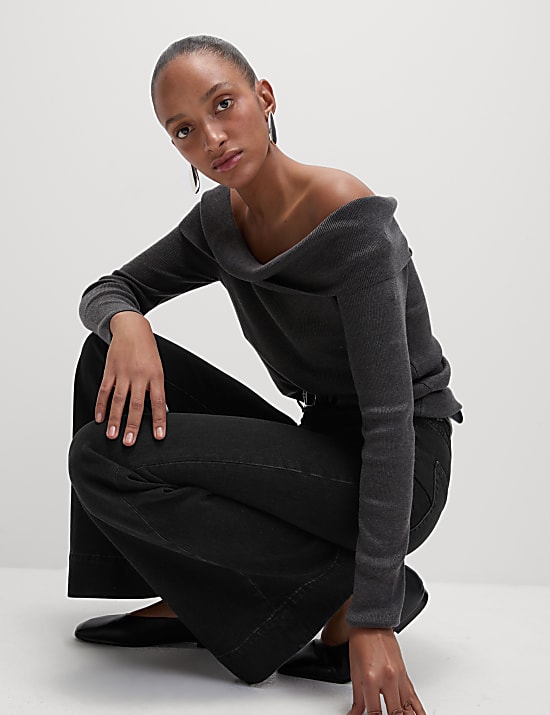 Džíny s vysokým pasem a rozšířenými nohavicemi