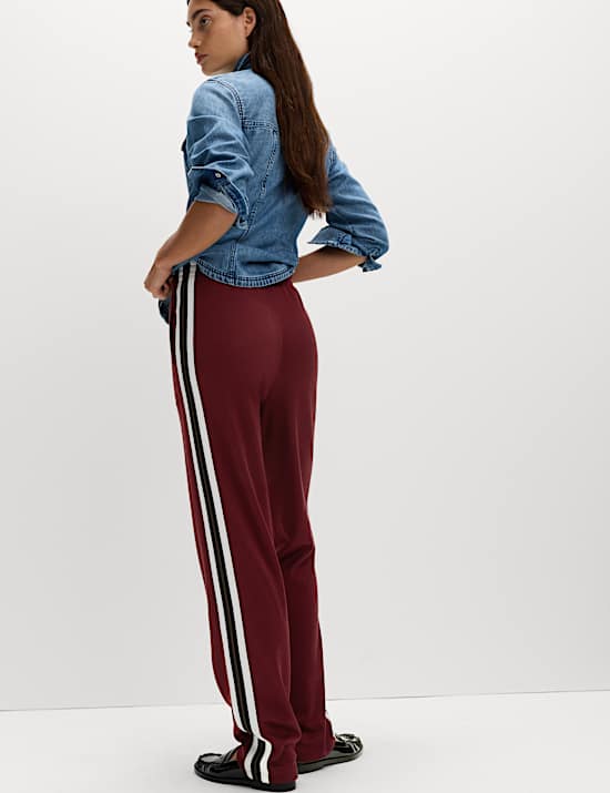 Jogger με ρετρό ρίγα στο πλάι και υψηλή περιεκτικότητα σε βαμβάκι