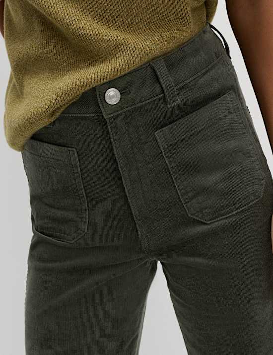 Ausgestellte Cordhose mit hohem Baumwollanteil und schmaler Passform