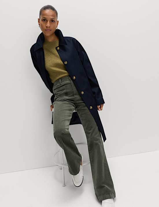 Ausgestellte Cordhose mit hohem Baumwollanteil und schmaler Passform