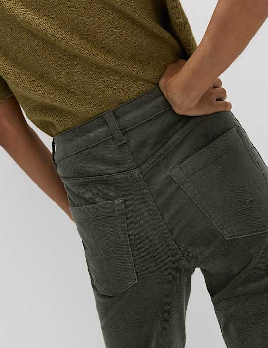 Ausgestellte Cordhose mit hohem Baumwollanteil und schmaler Passform