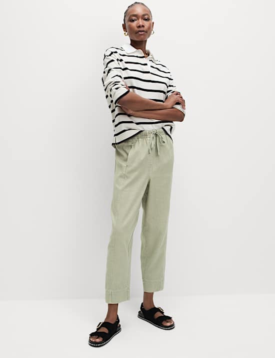 Garment-dyed kortere pull-on broek met trekkoord en toelopende pijpen