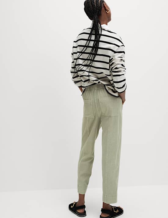 Garment-dyed kortere pull-on broek met trekkoord en toelopende pijpen