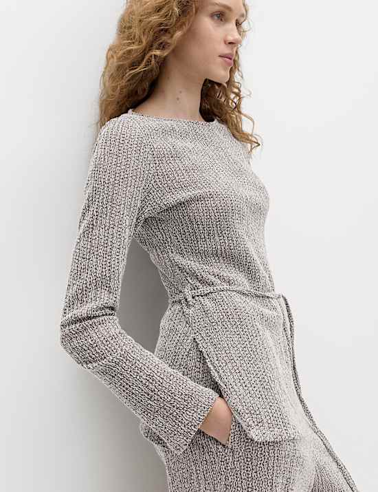 Pantalon coupe carotte longueur cheville en jersey textur&eacute;