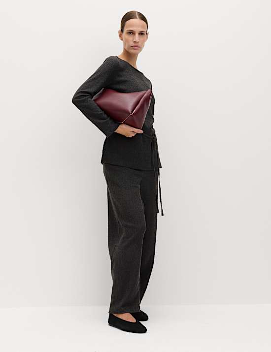 מכנסי ג'רסי בטקסטורה, בגזרת גזר ובאורך הקרסול