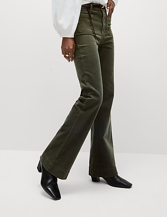 Pantalon coupe &eacute;vas&eacute;e en velours c&ocirc;tel&eacute; &agrave; poches plaqu&eacute;es