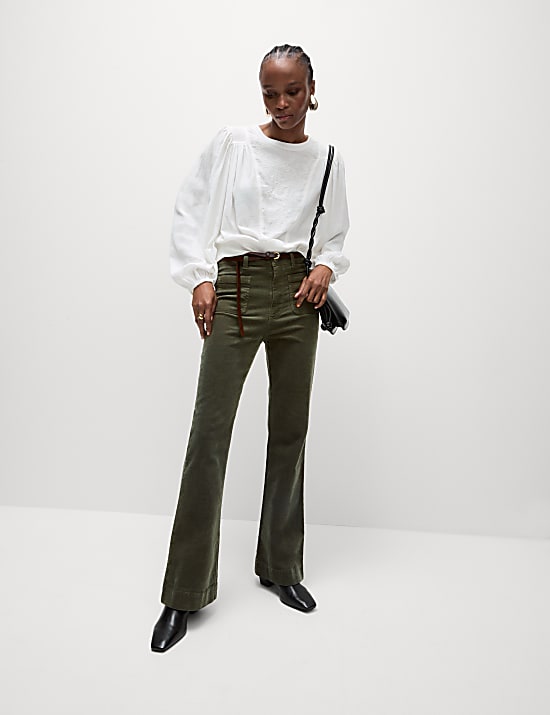Pantalon coupe &eacute;vas&eacute;e en velours c&ocirc;tel&eacute; &agrave; poches plaqu&eacute;es