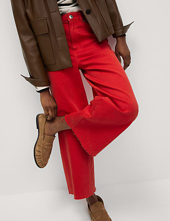 ג'ינס קרופ בגזרת רגל רחבה