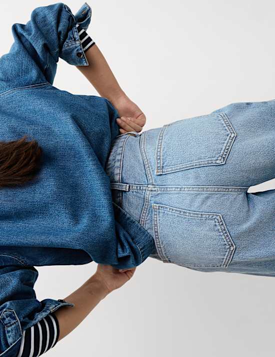 ג'ינס בגזרת ביניים רחבה וגבוהה