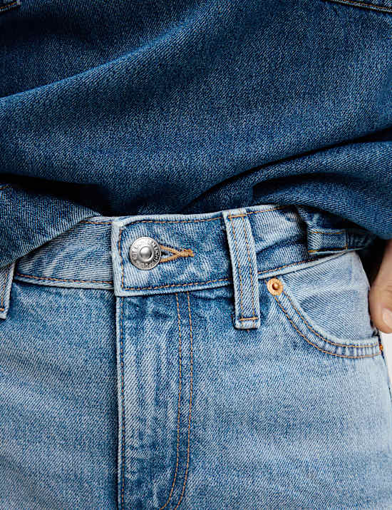 ג'ינס בגזרת ביניים רחבה וגבוהה