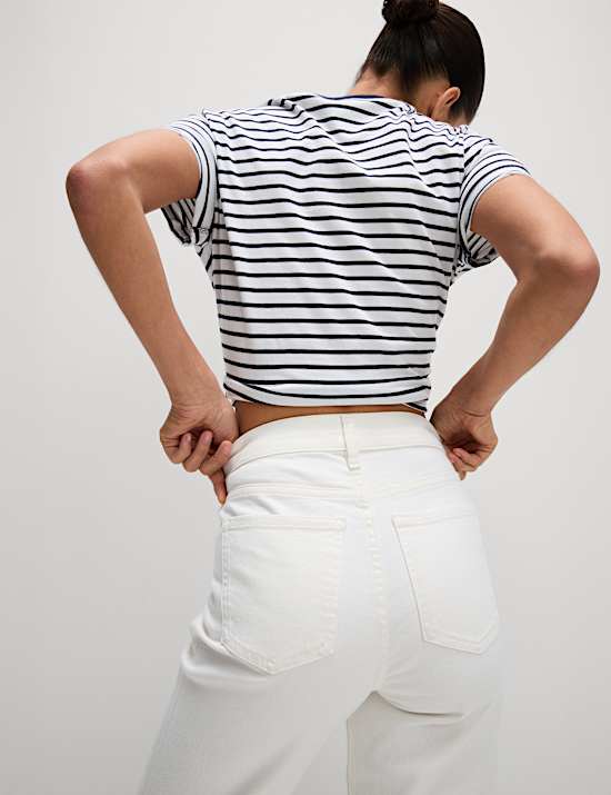 Jean raccourci coupe cintr&eacute;e taille haute