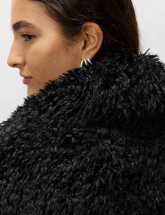 Mantel mit zotteligem Kunstpelz