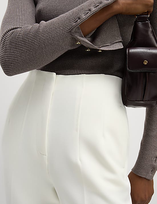 Παντελόνι μέχρι τον αστράγαλο με μπατζάκια που στενεύουν προς τα κάτω