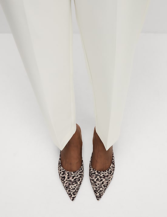 Παντελόνι μέχρι τον αστράγαλο με μπατζάκια που στενεύουν προς τα κάτω