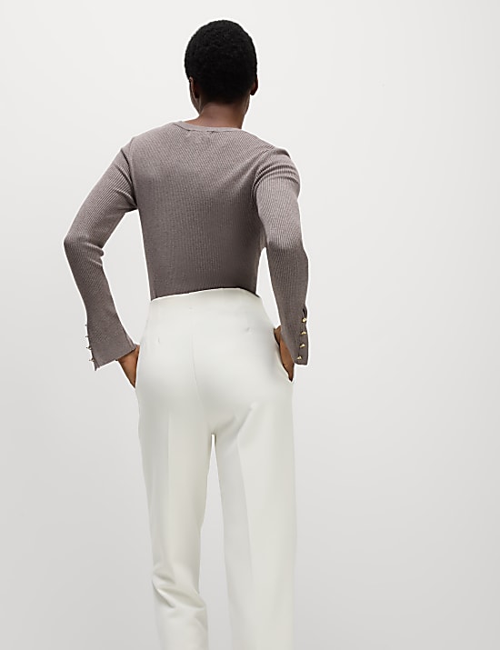 Παντελόνι μέχρι τον αστράγαλο με μπατζάκια που στενεύουν προς τα κάτω