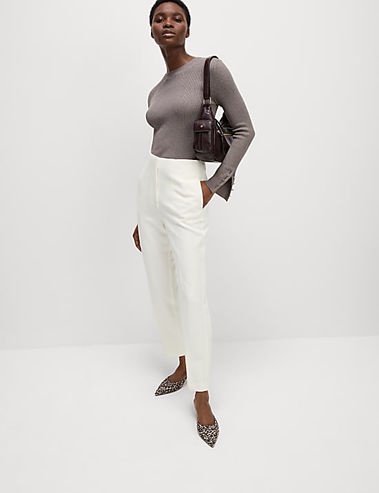 Παντελόνι μέχρι τον αστράγαλο με μπατζάκια που στενεύουν προς τα κάτω