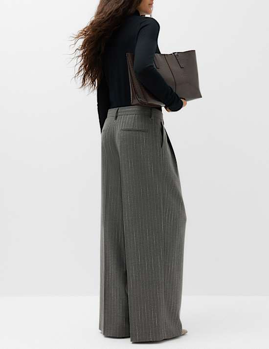 Pantalones de pernera recta con pinzas y rayas diplom&aacute;ticas