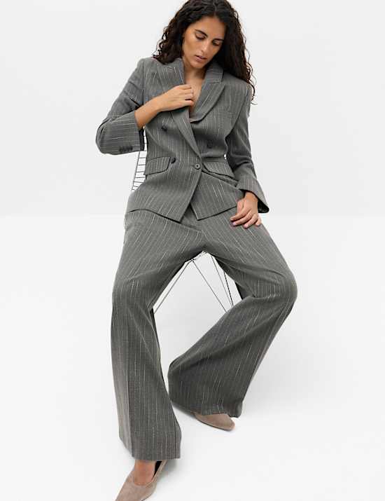 Pantalones de pernera recta con pinzas y rayas diplom&aacute;ticas