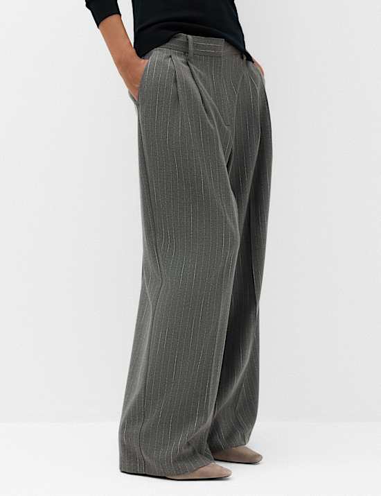 Pantalones de pernera recta con pinzas y rayas diplom&aacute;ticas