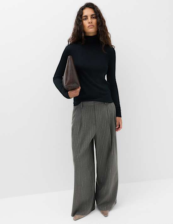 Pantalones de pernera recta con pinzas y rayas diplom&aacute;ticas