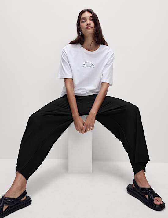 Plissierte 3/4-Hose mit weitem Bein