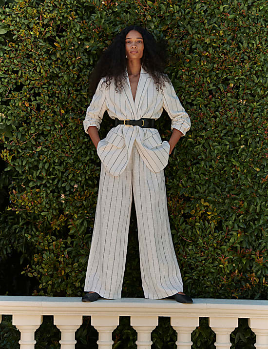 Ruimvallende, linnenrijke blazer met streepmotief