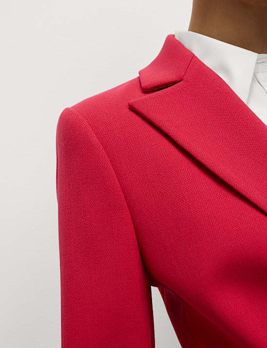 Getailleerde blazer van crêpestof met dubbele rij knopen