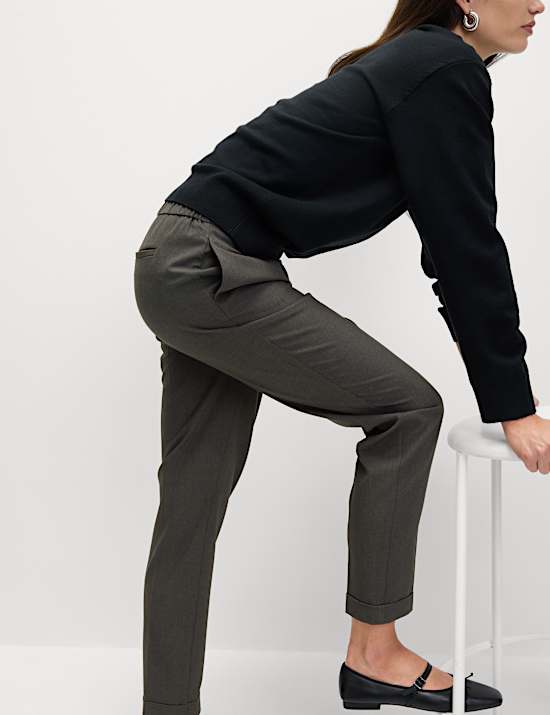 Pantalon fuselé longueur cheville avec cordon