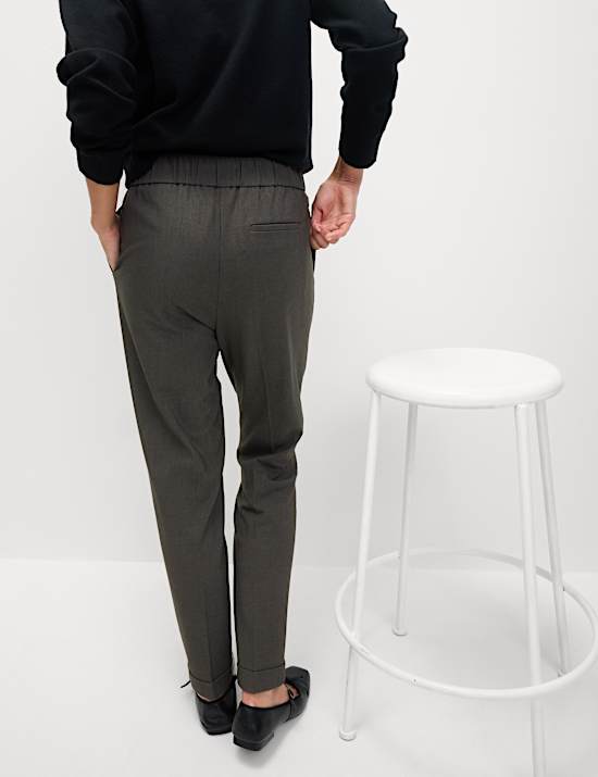 Pantalon fuselé longueur cheville avec cordon