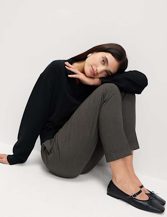 Pantalon fuselé longueur cheville avec cordon