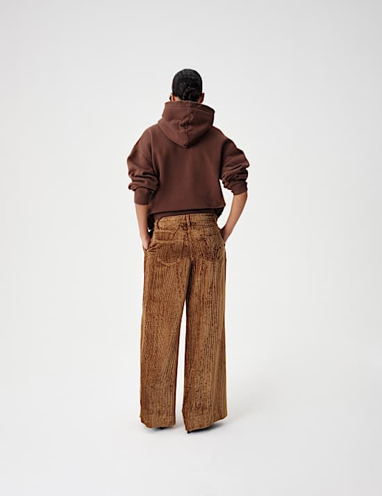 Bundfaltenhose aus Samtcord mit weitem Bein