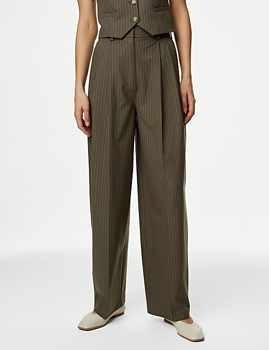 Pantal&oacute;n de pata ancha con pinzas de raya diplom&aacute;tica