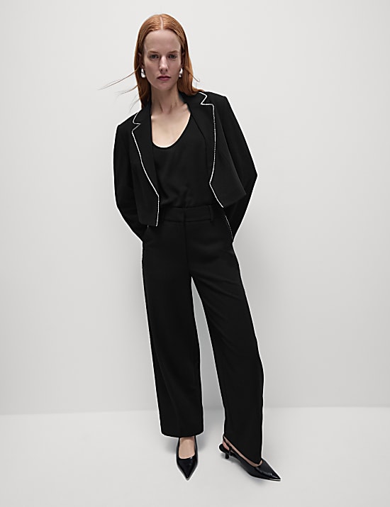 Korte blazer met versiering en elegante snit