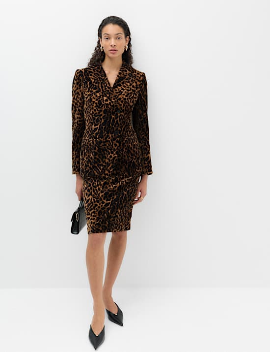 Blazer Pinggang Ketat Motif Macan Tutul Beludru