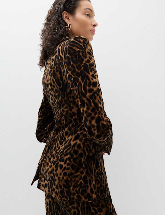 Blazer Pinggang Ketat Motif Macan Tutul Beludru