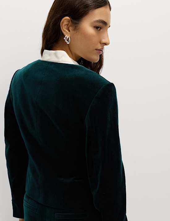 Taillierter kragenloser Blazer aus Samt mit hohem Baumwollanteil