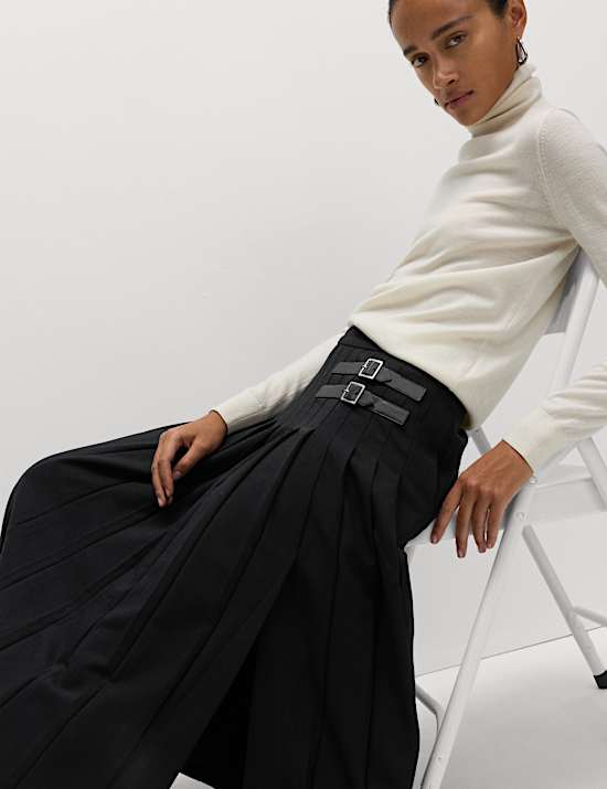 Pleated Side Split Maxi Skirt