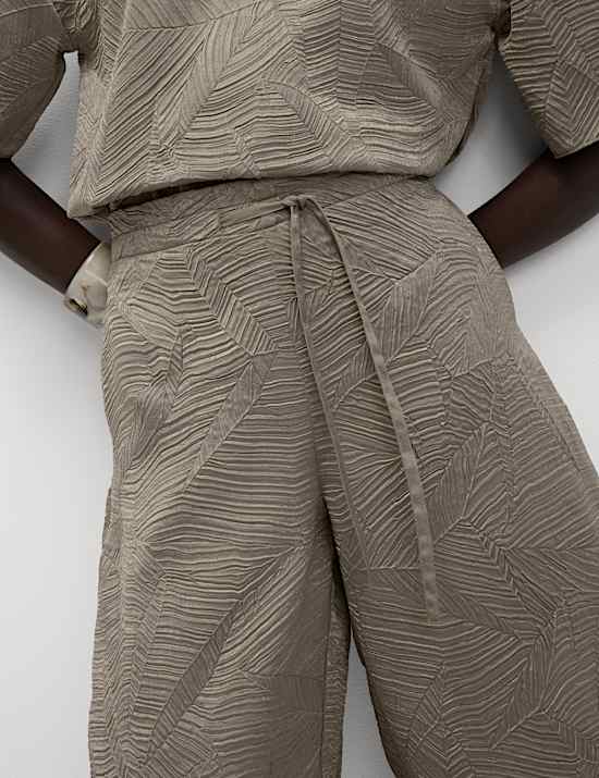 Textured Drawstring Barrel Leg Cropped Trousers