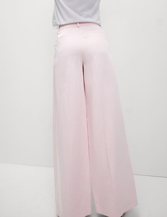 Pantalon en sergé de lin brillant coupe large et ajustée