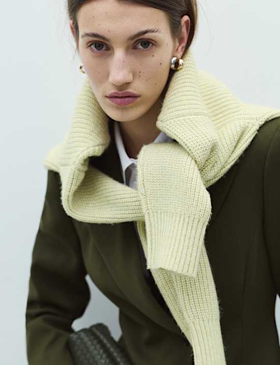 Długa taliowana marynarka asymetryczna