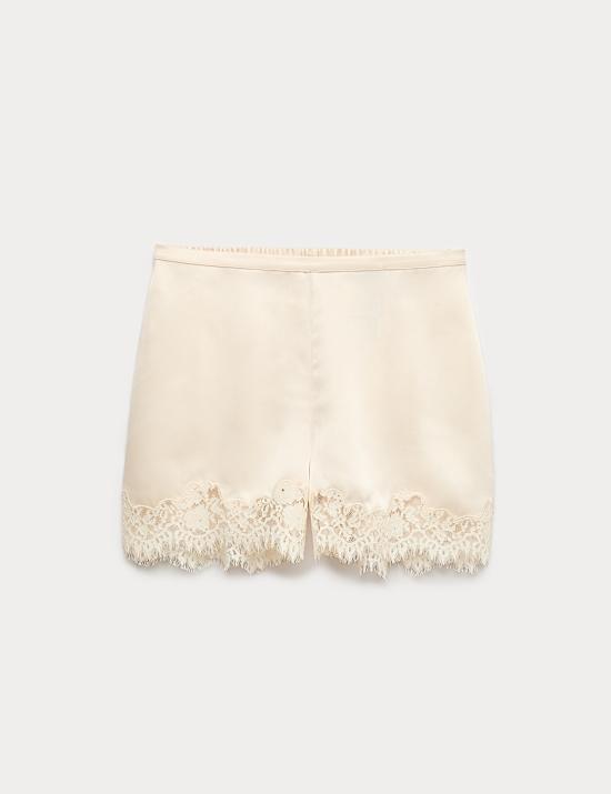 Pantalones cortos de sat&eacute;n con ribete de encaje