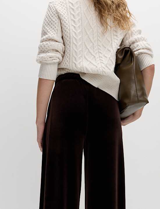 Broek met wijde pijpen van soepel vallend fluweel